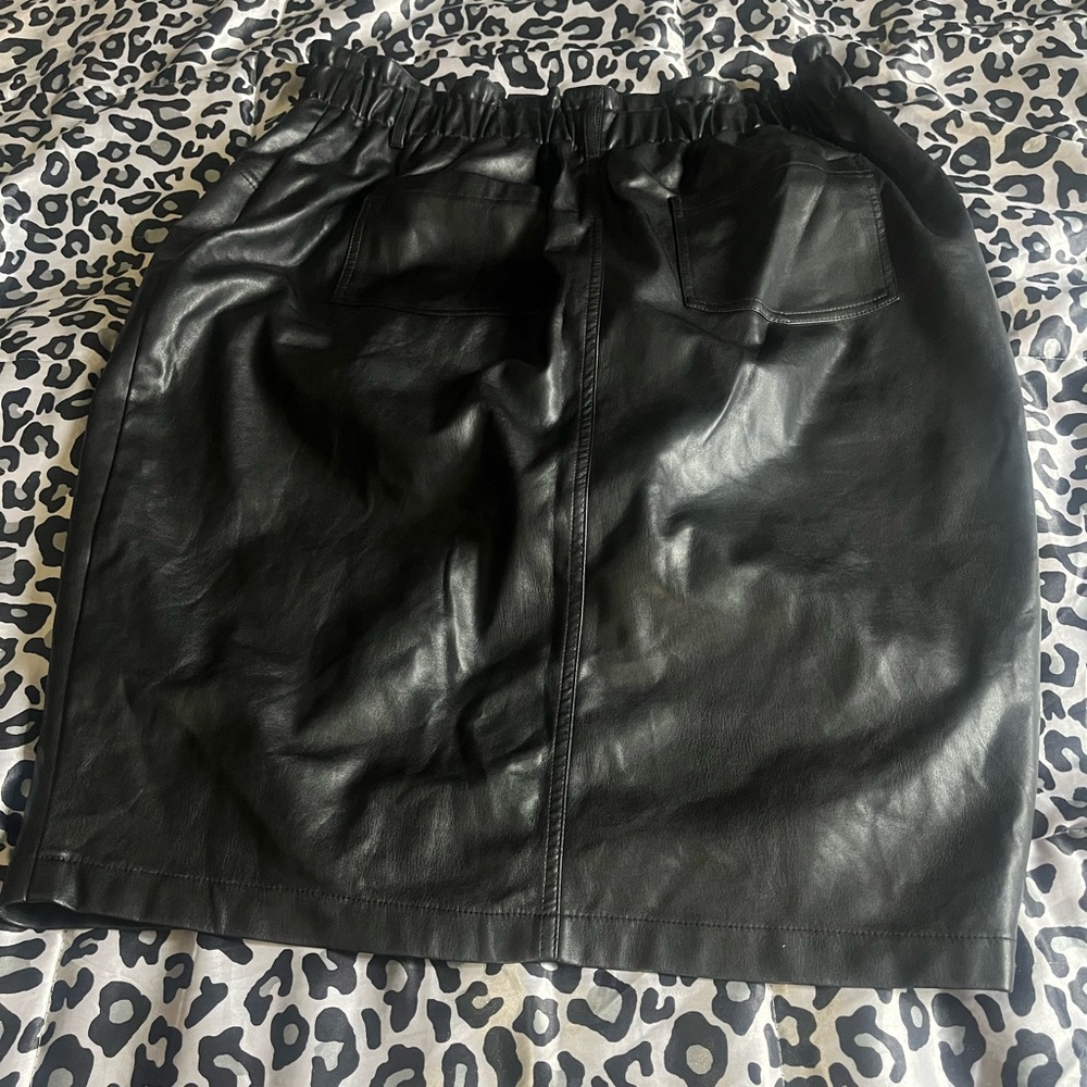 Black city chic macys faux leather skirt size 16 stretchy plus size